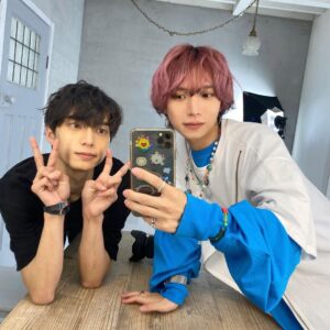 Toman Instagram - .

🧑🏻‍🦱🫙▫️👱🏻 . . . 🫂⛪️ 👥 📉

long sleeve 👕@nagonstans_official
Tee👕 @acuodbychanu 
Tonari👦🏻 @ matsudakun