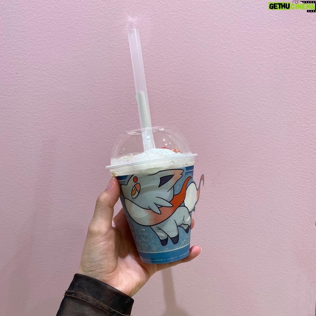 Toman Instagram - . ポットデスがお茶を淹れてくれるのかわいすぎた🫖🥤 A blissful moment with my nephew. . . #ポケモンカフェ #サンシャイン水族館 サンシャイン水族館-Sunshine Aquarium