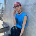 Toman Instagram - 桃ちゃんがカラー🍑してくれたピース 夏っぽピンクでとてもカワですはーと 夏って日焼けはしたくないけど空が綺麗。 そんな空に混ざれるように青を着る🪁 原宿