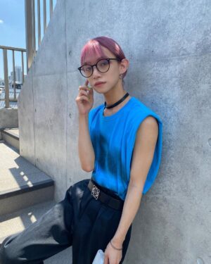 Toman Instagram - 桃ちゃんがカラー🍑してくれたピース
夏っぽピンクでとてもカワですはーと

夏って日焼けはしたくないけど空が綺麗。
そんな空に混ざれるように青を着る🪁