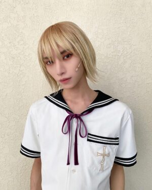 Toman Instagram - .
『アマネ†ギムナジウム オンステージ』
この3日間で4公演を無事に終えることができました。

ゲネプロを合わせると6公演を終えて
明日が休演日なのでドッとくるものがありますが
疲労も心地よくて明日休校か〜と思うと
それはそれで寂しく感じたりして...

毎公演、刺激的で楽しくて苦しくて
絶対にもっともっと広がる価値がある作品。

観劇中は感情がいったりきたりになると思いますが
色々な形の『愛』、そして僕らの職業だからこそ
今だからこそ伝えたいメッセージが詰まっています

今作はプレッツェル / バウムクーヘンと2チームがありますが
同じキャラクターでも良い意味でちゃんと違う味があります。
どちらにもどちらの良さがあってみんな愛おしいです。

1公演ずつでもこの2チームの学校生活を覗き見して頂きたい。

LIVEステージでも黄色のペンライト振ってくれたり
うちわを作ってきてくれたり皆さんも愛おしいです💛

ヨハンカラーでも違うカラーの方でも
数秒でも目があってお互いに何かを感じとれる瞬間が大好きで
会場にいる皆様全員の顔をしっかり見たいのです。

文章を長く書いてると伝えたいことがたくさんで
ごちゃごちゃになって結局伝えたいことが伝わらなかったりするけど
この文章をまとめると

『キャストのみんなもこの作品も来てくださる皆様も愛してます。』

ってことです。
恥ずかしがらずに、愛には愛を精神でピース✌🏻

何度も言います。
アマネ†ギムナジウム良いぞ。

残すは28公演(?)ありますので
気になる方はぜひ1公演だけでも体感してください！
チケット確保済みの方はまだまだ僕らと楽しみましょう？

チケットは販売中ですので公式SNSやHPをチェックしてください✨
当日券もあったりしますので、急なご来校もお待ちしております。

てやー！

#アマネギムナジウム