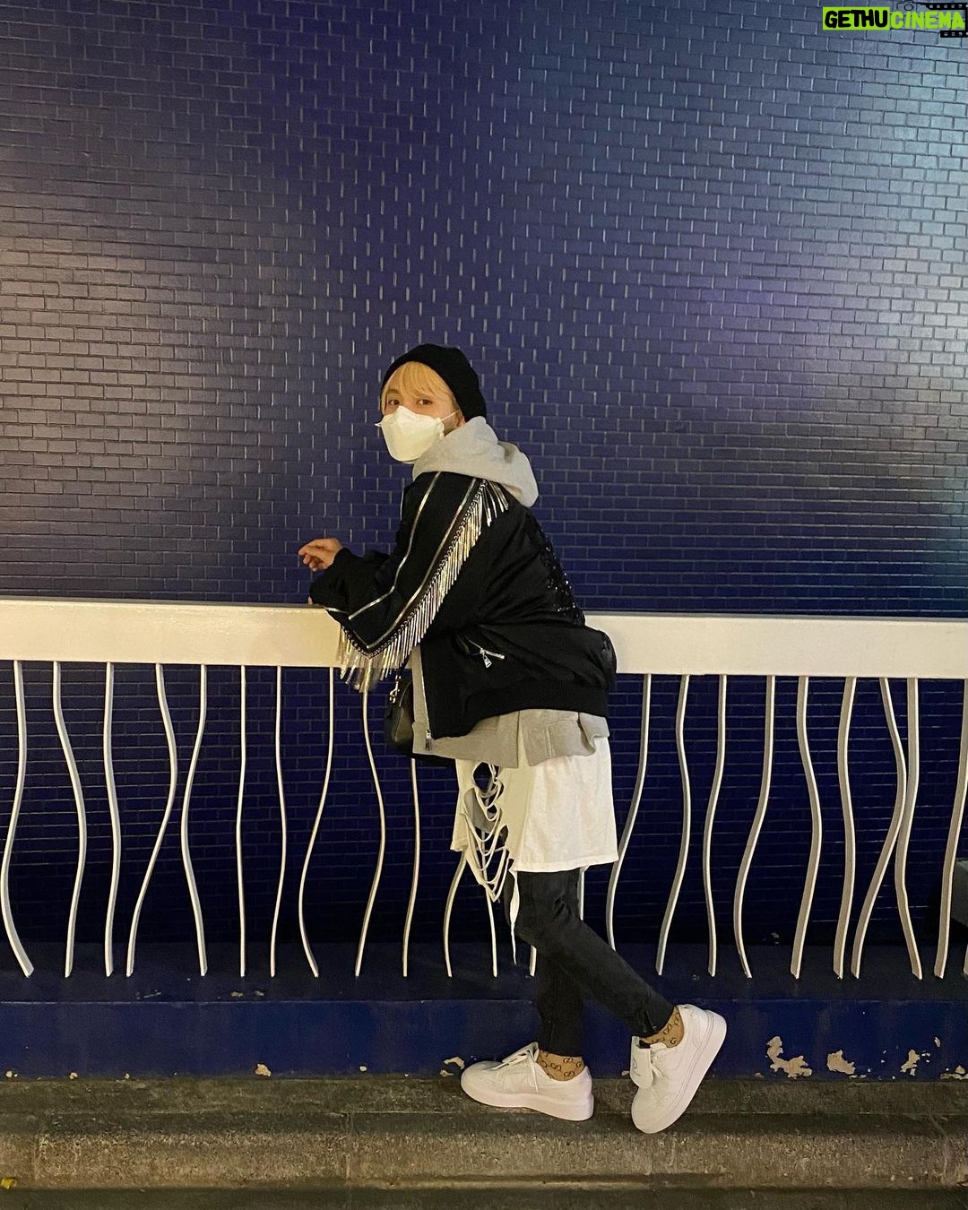 Toman - 850 Likes - .
冬来たる、私幸せ
🧥 #acuodbychanu
👟 #peaceminusone #nike