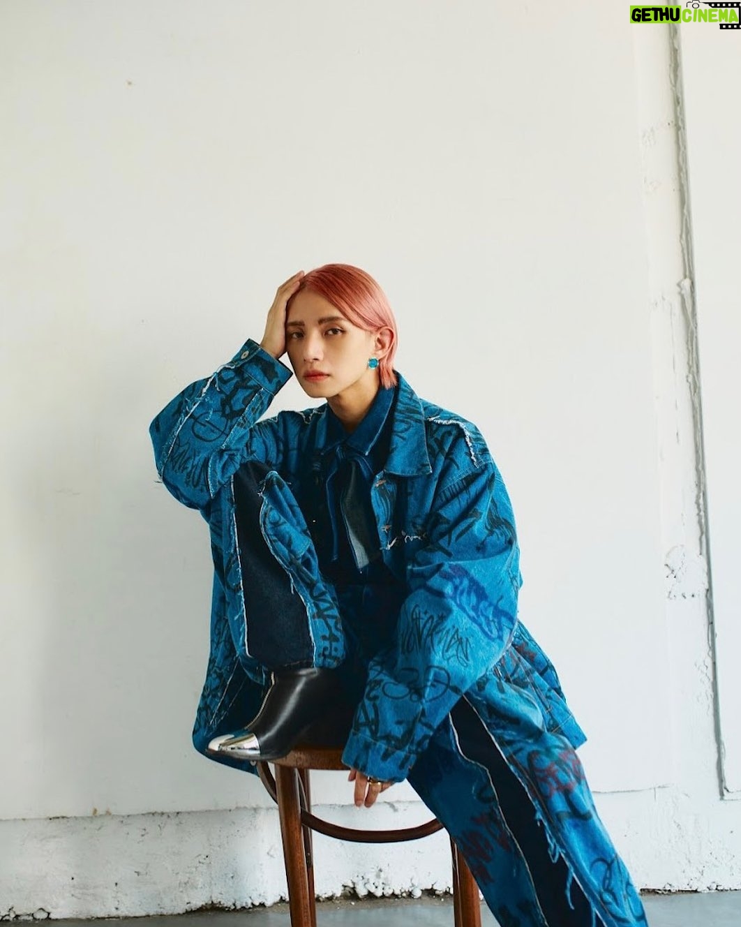 Toman - 831 Likes - .
本日より"BAD TOWN REVERSAL"の
SNS審査がはじまりました。
BTRのインスタ公式アカウント
( @badtownreversal.information )の
個々の紹介ページへの「いいね」「コメント」数が
最終選考に関わってきます。
また音楽やパフォーマンスを通して
元気や幸せをたくさんの方に届けたいです。
そしてまた一緒にたくさんの景色を見たいです。
「いいね」だけでも大丈夫です
「コメント」も残してくださると尚支えになります
必ずBAD TOWN REVERSALの力になります
応援よろしくお願いします
とまん
_
I am currently participating in an audition called "BAD TOWN REVERSAL".
BTR's official Instagram account's Toman's pages ( @badtownreversal.information )
The number of "likes" and "comments" will be involved in the final selection.
Also, through music and performance
I want to deliver energy and happiness to many people.
And I want to see a lot of scenery together again.
It's okay just to push the "Like"
If you leave a comment, it will be even more supportive.
I will definitely support this project.
Thank you for your support.
Toman