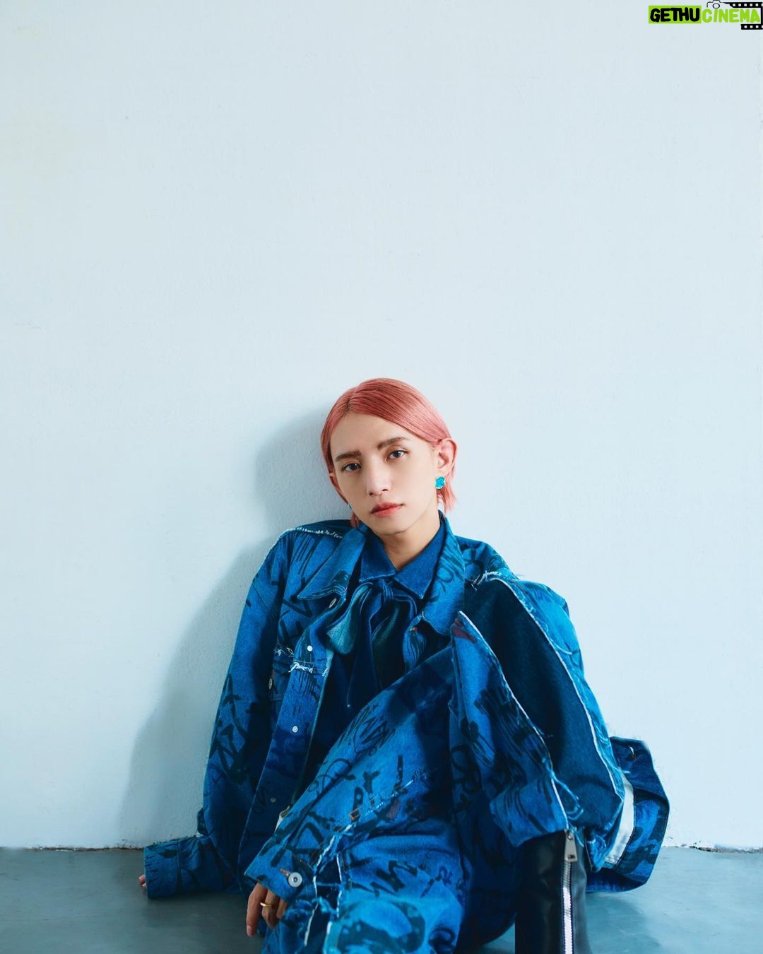 Toman - 1K Likes - .
プロデュースするスキンブースター
『 I'MI (アイムアイ) 』販売まであと3日🌿
20歳の頃からずっと考えていた
『プロデュースするならこんな化粧品』
それが詰まったデビュー作
私は毎日使っているのですが
香りを嗅ぐだけで癒されて
お肌をしっとり包み込んでくれるので
I'MI をつける時間が幸せです。
@nuancelab_official
この時の衣装はタグ付けしてあるので是非🙋🏻
#IMI_販売まであと3日