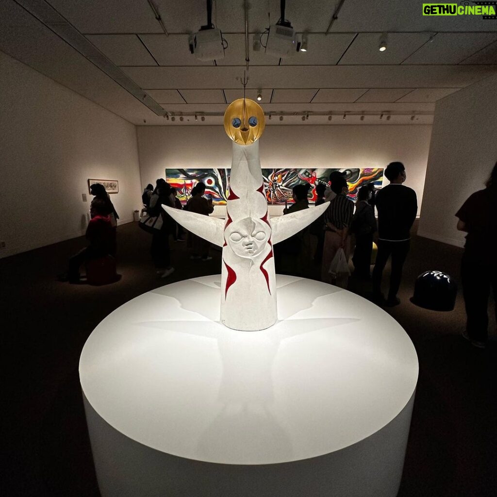 Toman Instagram - . #展覧会岡本太郎 岡本太郎さんの力強い命を感じる作品の数々 芸術は爆発であり、呪術でした。 東京都美術館