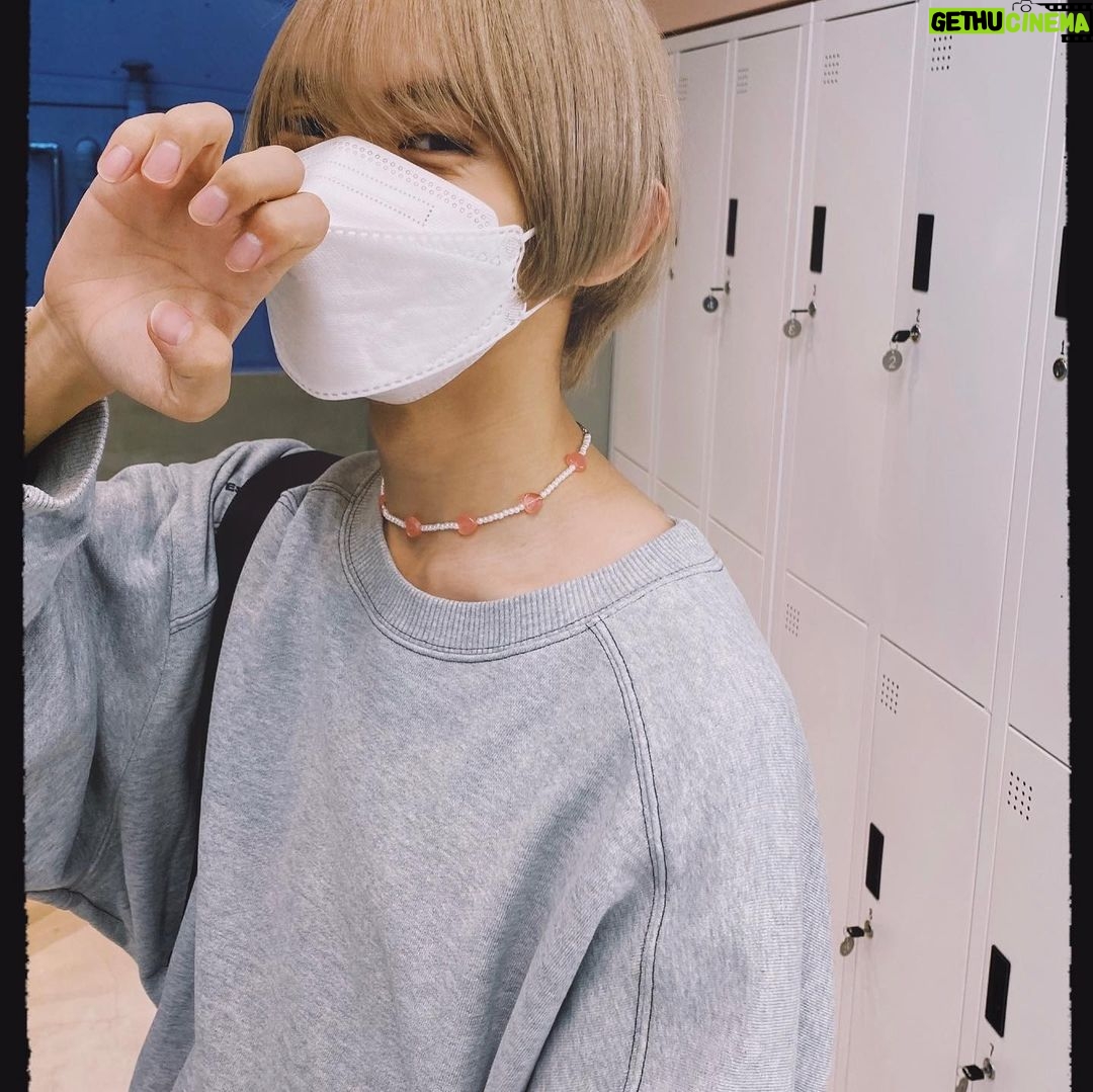 Toman - 890 Likes - .
いつの日かの竜爪拳(りゅうそうけん)🐉🔥
今週は月〜金大阪で撮影
土(昨日) 生誕祭
日(今日) BTRサイン会
イイネ
#この指できる人の方が少ないはず
#靴下が可愛い日
#最近は短パン小僧だなぁ
#3日後29歳
#はやく30になりたい