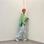 Toman Instagram - . このジーンズ裾が長くて靴を脱ぐと江戸時代の武士の裾になる…🏯 . 数年ぶりに @ys.dentalcure さんでホワイトニングして頂きました 痛みもまったくなく施術中は夢みるくらい寝てしまいました...😴 . . . I'm getting green.
