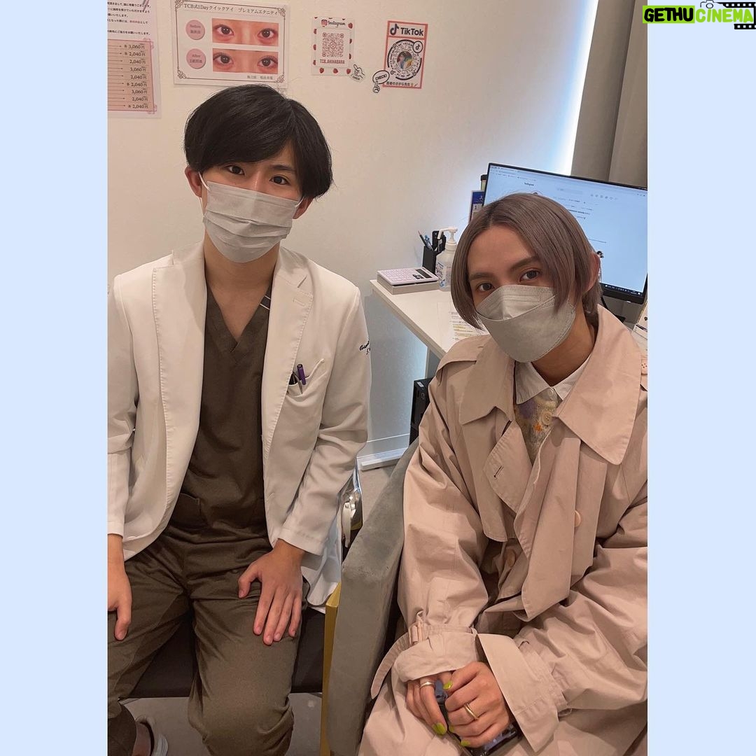 Toman Instagram - . 東京中央美容外科秋葉原院 相良先生に ( @tcb_akihabara )( @tcb_sagara ) #バッカルファット除去 をして頂きました! 口の中を少し切って脂肪を取り除くのですが 個人差はあるとは思いますが術中の痛みは まったくと言っていい程なかったです 先生もスタッフの皆さんもカウンセリングから 施術まで丁寧に対応してくださって不安もゼロでした✨ ずっと頬(特に口角)のもたつきが気になっていたので 今は少し顔が腫れていますが(ちょっと太ったかな?くらい) 落ち着くのが今からとても楽しみです...! 口の中から脂肪を取るので、顔に傷跡が残らないのも安心☺︎ クリニックにて「とまんの投稿を見た」 と言うと、いいことあるみたいですよ🧖🏻♀️! #美容整形ならTCB東京中央美容外科 #東京中央美容外科 #美容外科 #秋葉原 #東京中央美容外科秋葉原院 #TCB #美容クリニック #美容医療 #PR