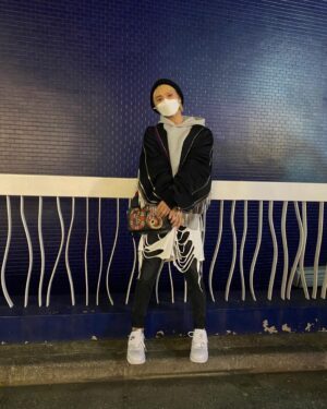 Toman Instagram - .
冬来たる、私幸せ

🧥 #acuodbychanu 
👟 #peaceminusone #nike
