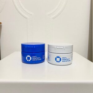 Toman Instagram - .
OXYからひとつで

・化粧水
・乳液
・美容液
・クリーム

この4つの働きを持つオールインワンジェル
『オキシー パーフェクトモイスチャー』が誕生しました🧏🏻！

スキンケアの工程が多いとちょっと・・・という方！
洗顔・ヒゲそり後のスキンケアがこれひとつで済みます！

乾燥の季節にもなるので、潤いも与えてくれて肌の
トラブルを防いでくれるので、お肌のコンディションが整います🌿

 べたつかないなめらかでみずみずしいジェルが
肌になじんで、CICA※配合によって
さらっと仕上げながらしっかり保湿して
「うるさら肌」に導いてくれます！

(※ツボクサ葉エキス)

白のパッケージの方は香りが少なく
青のパッケージはさわやかな香りがするので
気分やシーンに合わせて使い分けできるのも良い🙆🏻‍♂️💯

#PR #オキシー #メンズスキンケア #メンズコスメ #CICA