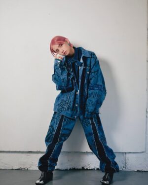 Toman Instagram - .
プロデュースするスキンブースター
『 I'MI (アイムアイ) 』販売まであと3日🌿

20歳の頃からずっと考えていた
『プロデュースするならこんな化粧品』
それが詰まったデビュー作

私は毎日使っているのですが
香りを嗅ぐだけで癒されて
お肌をしっとり包み込んでくれるので
I'MI をつける時間が幸せです。

@nuancelab_official 

この時の衣装はタグ付けしてあるので是非🙋🏻

#IMI_販売まであと3日