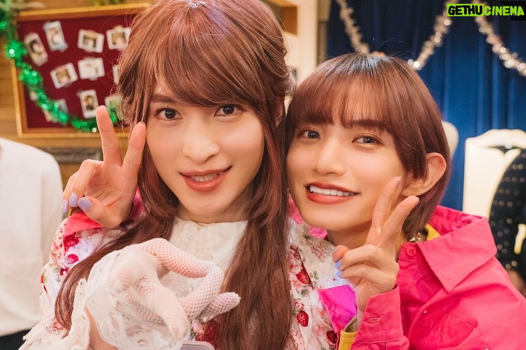 Toman - 0.9K Likes - 先日、テレビ東京ドラマ
「俺の美女化が止まらない!?」
が最終話を迎えました。
Paraviでの独占先行配信から
地上波放送、TVerでの見逃し配信と
ご視聴いただきまして
ありがとうございました^^
オーディションからクランクアップまで
ハルちゃんを支える日々も
ママと恋々乃、ジュカさんとふざけ合う日々も
どの日も楽しくて
本当にスピカドールで働きたいと思うこともありました
お客様とキャストの居場所であるスピカドールが
視聴者の皆様の居場所にもなれていたら嬉しいです。
ドラマは最終話を迎えましたが
原作コミックは続いております。
ドラマでは描かれていないこともたくさんなので
まだ読んだことがない方は是非コミックも^^
またいつの日かお会いできたら嬉しいです。
改めまして
ご視聴いただきありがとうございました🧡
〰️〰️〰️〰️〰️
多様性が広がる社会の中で
自分らしくいることが難しい方
そもそも「自分らしさ」とは?と考える方も
たくさんいらっしゃるかと思います。
無理に変わることも表現することもなく
自分に正直に『好き』を大切にしたり
小さなことからでも
いつもとは違うことに挑戦してみることで
「自分らしさ」を見つけることができて
見える世界も変わってくると思っています。