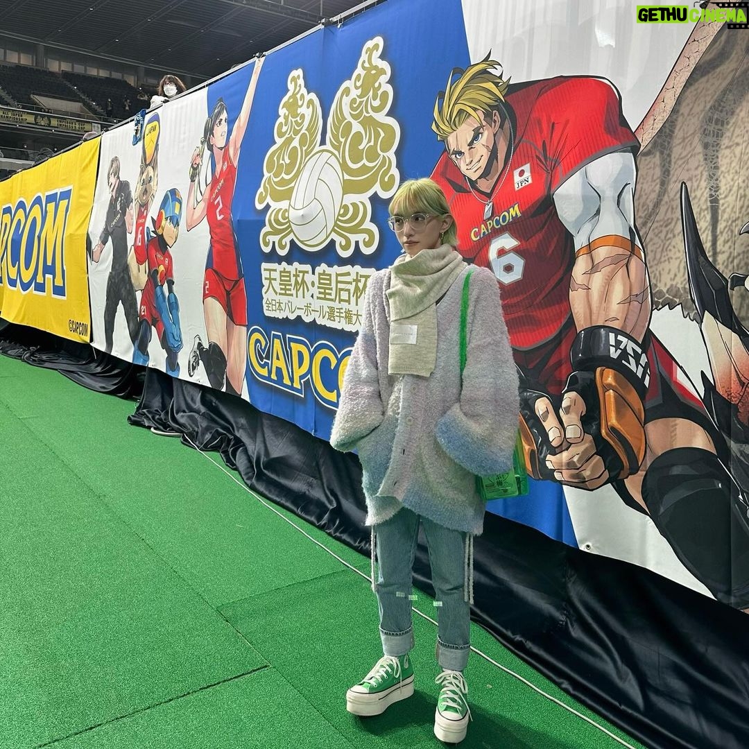 Toman Instagram - バレーボール天皇杯・皇后杯 準決勝と決勝に行ってきました! 2日目の席が1日目の席の一列前に変わるだけのミラクルで エンドのセンターブロックから迫力を体感することができました! 続くリーグ戦も代表戦も応援しています🔥🔥! #ウルフドッグス名古屋 #東レアローズ #JTサンダース広島 #パナソニックパンサーズ #NECレッドロケッツ #JTマーヴェラス #久光スプリングス #日立リヴァーレ #Vリーグ #天皇杯皇后杯バレーボール 東京体育館