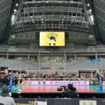 Toman Instagram - バレーボール天皇杯・皇后杯 準決勝と決勝に行ってきました! 2日目の席が1日目の席の一列前に変わるだけのミラクルで エンドのセンターブロックから迫力を体感することができました！ 続くリーグ戦も代表戦も応援しています🔥🔥！ #ウルフドッグス名古屋 #東レアローズ #JTサンダース広島 #パナソニックパンサーズ #NECレッドロケッツ #JTマーヴェラス #久光スプリングス #日立リヴァーレ #Vリーグ #天皇杯皇后杯バレーボール 東京体育館