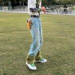 Toman Instagram - 自分の目で見たものだけを信じていきたい。 劇団四季の舞台で使われていた衣装や装飾を 使って作られたデニムとバッグを着用して👖👜 劇団四季劇場 秋