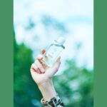 Toman Instagram - プロデュースコスメ" I'MI "第2弾！ ヘアオイル現在では販売中です( ◠‿◠ ) ・洗髪後タオルドライの後に着けてドライヤーでケア ・朝起きてヘアセットとしても簡単にまとまるセット兼ケアに 是非ご利用ください🛀！ (特にヘアカラー後のダメージやカラー持続におすすめです) 〰️〰️〰️ みなさまからのご購入・届いたメッセージ 温かい気持ちで受け取らせて頂いております❤️‍🔥 ありがとうございます！！ 今月の23日(日) 16:00〜 都内某所 ご購入者さまがどなたでも参加できる サイン会＋撮影会もございます！！ こちらで是非お話ししましょう( ◠‿◠ ) お待ちしております🪼