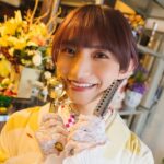 Toman Instagram - 先日、テレビ東京ドラマ 「俺の美女化が止まらない!?」 が最終話を迎えました。 Paraviでの独占先行配信から 地上波放送、TVerでの見逃し配信と ご視聴いただきまして ありがとうございました＾＾ オーディションからクランクアップまで ハルちゃんを支える日々も ママと恋々乃、ジュカさんとふざけ合う日々も どの日も楽しくて 本当にスピカドールで働きたいと思うこともありました お客様とキャストの居場所であるスピカドールが 視聴者の皆様の居場所にもなれていたら嬉しいです。 ドラマは最終話を迎えましたが 原作コミックは続いております。 ドラマでは描かれていないこともたくさんなので まだ読んだことがない方は是非コミックも＾＾ またいつの日かお会いできたら嬉しいです。 改めまして ご視聴いただきありがとうございました🧡 〰️〰️〰️〰️〰️ 多様性が広がる社会の中で 自分らしくいることが難しい方 そもそも「自分らしさ」とは？と考える方も たくさんいらっしゃるかと思います。 無理に変わることも表現することもなく 自分に正直に『好き』を大切にしたり 小さなことからでも いつもとは違うことに挑戦してみることで 「自分らしさ」を見つけることができて 見える世界も変わってくると思っています。