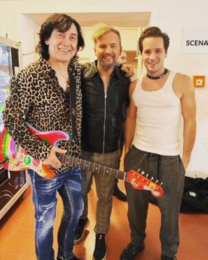 Tomasz Organek Instagram - Fabryka Małp 😎 

@jan.borysewicz_official 🤘
@zalewskiofficial 🤘