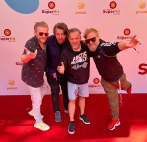 Tomasz Organek Instagram - Dziękujemy Wam, Sopot  @polsatsuperhitfestiwal i @t.love_official za wczoraj ❤️