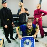 Tomasz Organek Instagram – To była wspaniała przygoda. Trasa @miuosh & @zespolslaskofficial to wspaniałe widowisko, w którym dane mi było wziąć udział. Wczoraj zagraliśmy w @cavatina_hall ostatni koncert tej serii. Koncerty, szczególnie te ostatnie nabrały poprzez wydarzenia w Ukrainie zupełnie nowego, przerażającego kontekstu. Piękno wymieszało się ze smutkiem. Mieszanka wybuchowa. Takie też były emocje. Dziękuję: @miuosh @zespolslaskofficial @stoklosajan @aigorek @krol_krol_ @ralphkaminski @julia_pietrucha @nataliagrosiak @kayah_official @kwiatjabloni @bela.komoszynska @marcin_wyrostek_official oraz publiczności w całej Polsce za niezapomniane przeżycia. #cavatinahall #nospr #nfmwroclaw #teatrroma Bielsko-Biała
