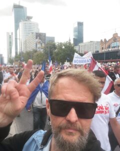 Tomasz Organek Instagram - Wybory 15 X 2023 🇵🇱 Idę, bo chcę Polski wolnej od nienawiści, Polski europejskiej i Polski uczciwej. Chcę poszanowania godności wszystkich Polaków. Chcę, żeby prawo było prawem, a sprawiedliwość sprawiedliwością. Chcę Polski uśmiechniętej i nowoczesnej. Chcę wolności, miłości i pojednania. I tego nam wszystkim życzę. Nie zmarnujmy tej okazji. Pójdźmy na wybory 🇵🇱✌️☀️ Warszawa