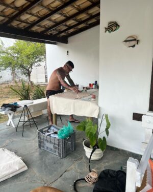Tomaz Viana Instagram - Aquele clima de verão, um pouco de férias e um pouco de trabalho 💙🫶🏻