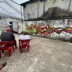 Tomaz Viana Instagram - Sou muito grato por fazer parte dessa cultura tão linda que é a do graffiti, um dia pintando para o shoppingleblon e no outro colorido a comunidade que eu amo “morro da coroa “, obrigado a todos os amigos moradores que fazem esse morro ser especial, e aos meus irmãos de tinta ❤️🚀