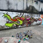Tomaz Viana Instagram - Sou muito grato por fazer parte dessa cultura tão linda que é a do graffiti, um dia pintando para o shoppingleblon e no outro colorido a comunidade que eu amo “morro da coroa “, obrigado a todos os amigos moradores que fazem esse morro ser especial, e aos meus irmãos de tinta ❤️🚀