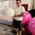 Tomaz Viana Instagram - Pra mim é uma honra fazer parte de uma data tão especial pra tantas famílias ❤️ Inaugura no dia 11/11, o Natal da Alegria, a minha nova parceria com o @shoppingleblon, com muita arte e diversão! Espero todos vocês! 🌟