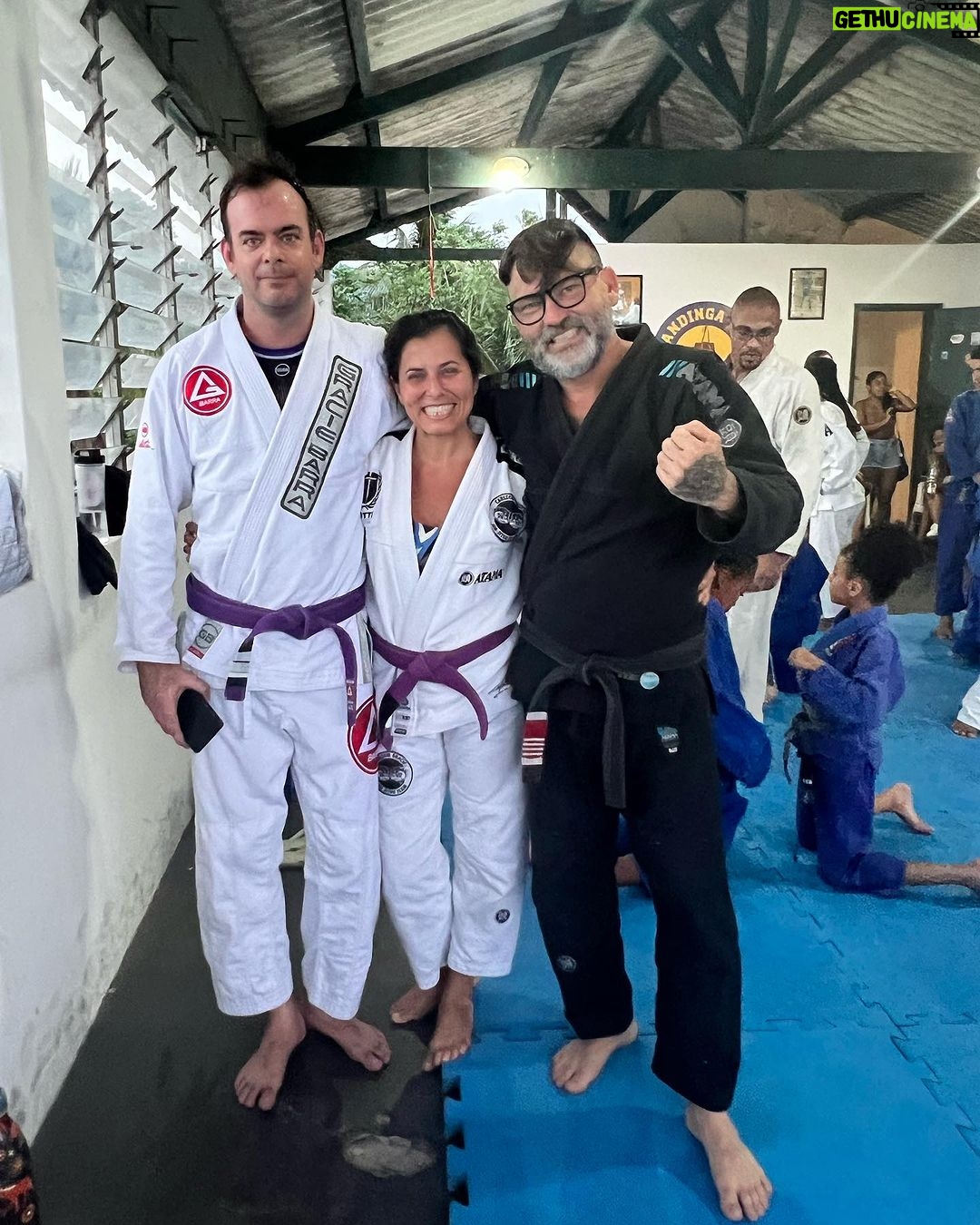 Tomaz Viana Instagram - Último sábado recebemos a visita ilustre do criador de games @krunko , obrigado pelo carinho, atenção e os quimonos 🍀💙osss @projetopaz