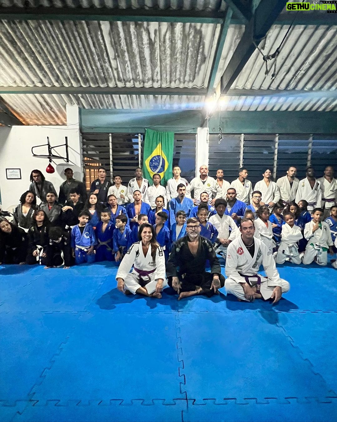 Tomaz Viana Instagram - Último sábado recebemos a visita ilustre do criador de games @krunko , obrigado pelo carinho, atenção e os quimonos 🍀💙osss @projetopaz