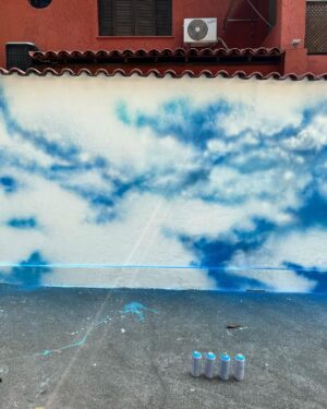 Tomaz Viana Instagram - Primeiro painel que faço só com o “céu” , no começo da minha carreira eu fazia o caminho contrário, primeiro fazia na rua e depois desenvolvia no ateliê, agora percorrendo o caminho inverso percebo que a rua é o meu grande laboratório, o que acham ? Bom domingo para todos
