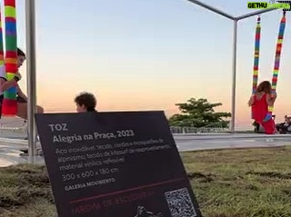 Tomaz Viana Instagram - Minha escultura “alegría na praça “ na @artrio_art 2023 obrigado especial a @instadamude que fez meu sonho virar realidade e a @galeriamovimento por dar todo suporte para que tudo rolasse numa boa ❤️🫶🏻 até a próxima