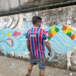 Tomaz Viana Instagram - Sou muito grato por fazer parte dessa cultura tão linda que é a do graffiti, um dia pintando para o shoppingleblon e no outro colorido a comunidade que eu amo “morro da coroa “, obrigado a todos os amigos moradores que fazem esse morro ser especial, e aos meus irmãos de tinta ❤️🚀