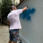Tomaz Viana Instagram - Primeiro painel que faço só com o “céu” , no começo da minha carreira eu fazia o caminho contrário, primeiro fazia na rua e depois desenvolvia no ateliê, agora percorrendo o caminho inverso percebo que a rua é o meu grande laboratório, o que acham ? Bom domingo para todos