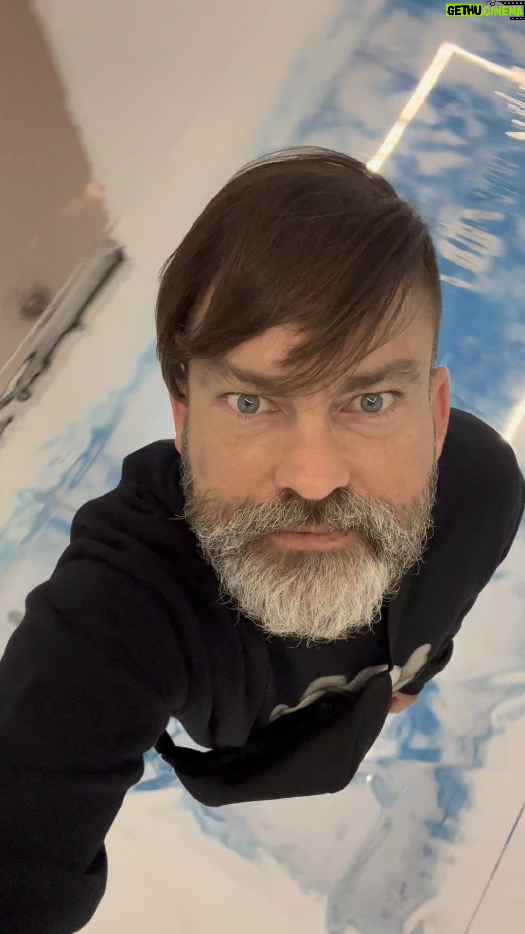 Tomaz Viana Instagram - Um pouco mais da minha obra aqui em Madri “céu na terra “ obrigado a todos os meus novos amigos e os antigos também 🫶🏻❤️obrigado casa de América