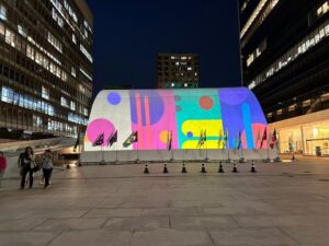 Tomaz Viana Instagram - Hoje (11/09) às 17h, a FGV Arte inaugura seu espaço na Praia de Botafogo com a exposição "A quarta geração construtiva no Rio de Janeiro". Com curadoria do crítico de arte Paulo Herkenhoff, a mostra reúne trabalhos de 47 artistas cariocas de origem, de adoção ou visitantes marcados pela cidade, de diferentes gerações e linguagens.

Além das exposições, a FGV Arte prevê ainda seminários, oficinas metodológicas e cursos práticos de formação para as artes. Em breve, mais novidades!

#FGVArte #artecontemporânea #artebrasileira #vemprafgvarte