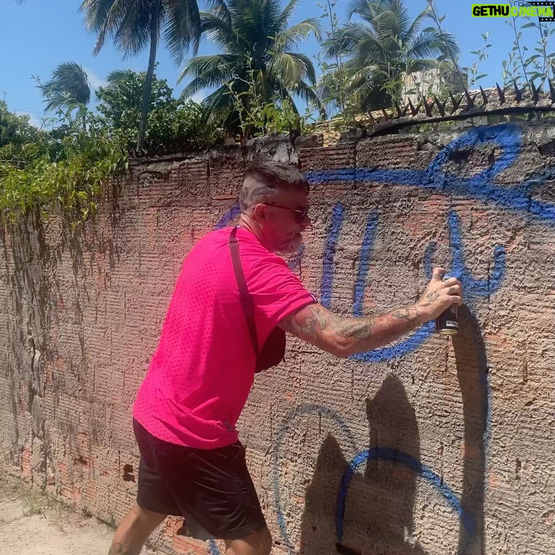 Tomaz Viana Instagram - Férias depois de um ano cheio de emoções e aventuras, obrigado a todos que lutaram do meu lado a todos os meus amigos que me aturam diariamente e principalmente a cidade do Rio de janeiro por me inspirar e me acolher ❤️ feliz ano novo para todos 😘 Vilas Do Atlantico - Bahia