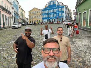 Tomaz Viana Instagram - Boas festas para todos qu passam por aqui, amo todos vcs, muito amor, paz, alegria e esperança para esse mundão louco🕊️🕊️💙