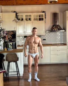 Tommaso Freno Instagram - ２８．１０．２３ . . . . . . . . . . . . . #sexymen #men #hotmen #sexy #gay #hotguys #muscle #malemodel #fitness #instagay #handsome #hot #model #hunk #gym #like #abs #sexyman #gayboy #gaymen #instagood #mensfashion #fitnessmodel #love #follow #boy #male #sexygay #beard #photography Torre Angela (metropolitana di Roma)