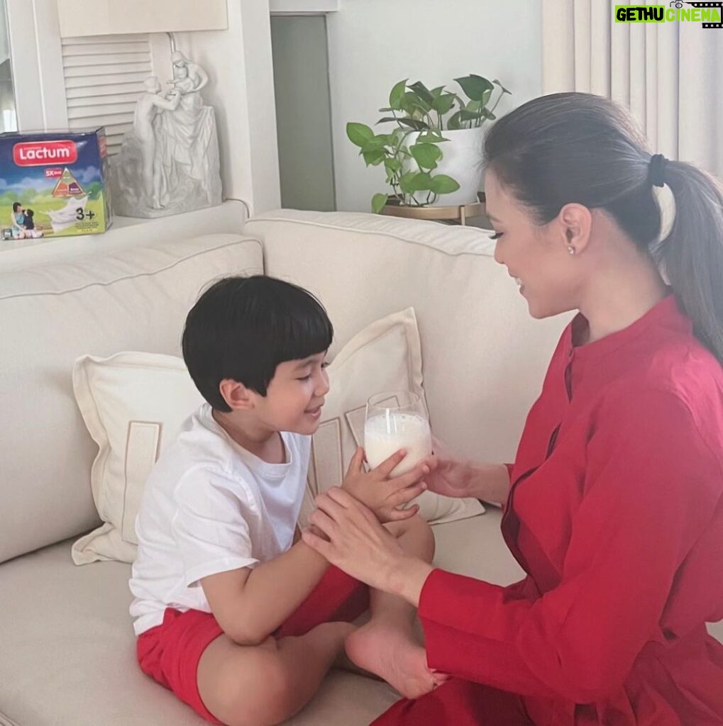 Toni Gonzaga Instagram - Seve is growing up so fast. Pero pansin ko medyo hirap sya sa pag hawak ng writing tools. Then I realized that development doesn’t have to be ‘paisa isa’. Mabuti na lang there's Lactum 3+ as our partner in UPGRADING the All-Around Development of Seve with its new and improved formula - with 5x more DHA vs previous formulation for brain and other key nutrients for his immunity & bone development. Syempre with proper nutrition & stimulation. With @lactum3, #UpgradedAllAroundDevelopment #LakingLamang