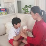 Toni Gonzaga Instagram – Seve is growing up so fast. Pero pansin ko medyo hirap sya sa pag hawak ng writing tools. Then I realized that development doesn’t have to be ‘paisa isa’. Mabuti na lang there’s Lactum 3+ as our partner in UPGRADING the All-Around Development of Seve with its new and improved formula – with 5x more DHA vs previous formulation for brain and other  key nutrients for his immunity & bone development. Syempre with proper nutrition & stimulation.

With @lactum3, #UpgradedAllAroundDevelopment #LakingLamang