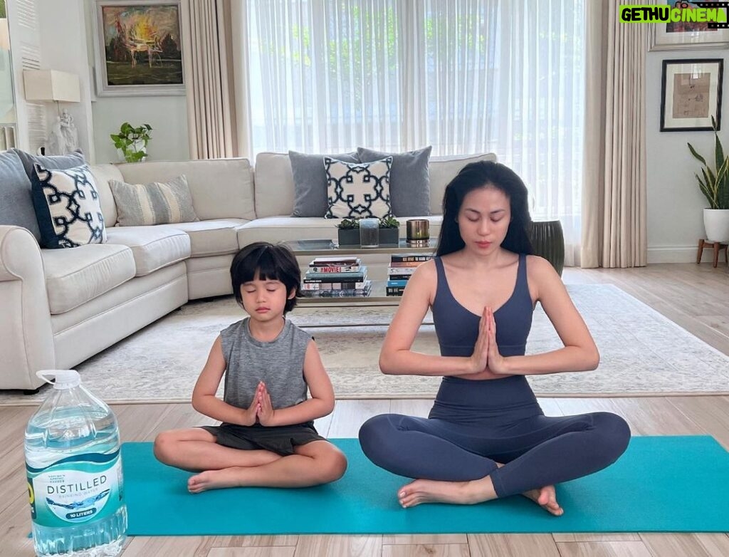 Toni Gonzaga Instagram - Holiday well spent doing yoga and meditation with Seve. Expressing gratitude and keeping ourselves hydrated always with @naturespring_official and @naturesspringdistilled #NaturesSpring #NaturesSpringDistilled 💦