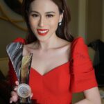 Toni Gonzaga Instagram - Maraming maraming salamat Legacy Icon 2022 awards sa pagkilala bilang Outstanding Celebrity Host at sa pagkilala sa Toni Talks bilang Outstanding Social Media Talk Show..🙏🏼 #LegacyPH2022 #LegacyIcons2022
