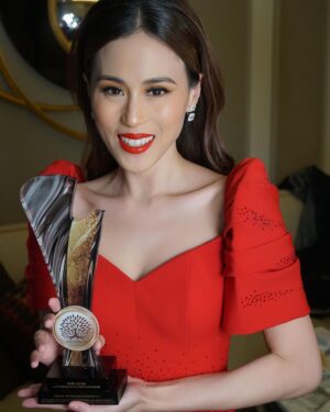 Toni Gonzaga Instagram - Maraming maraming salamat Legacy Icon 2022 awards sa pagkilala bilang 
Outstanding Celebrity Host at sa pagkilala sa
Toni Talks bilang Outstanding Social Media Talk Show..🙏🏼 #LegacyPH2022
#LegacyIcons2022