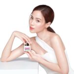 Toni Gonzaga Instagram – My favorite SNAILWHITE Gold moisturizer got a major upgrade because it now has Retinol and Bakuchiol to target fine lines and wrinkles, lift sagging skin and restore my skin’s youthful glow! 
Maintaining my skin’s glow has never been easier with SNAILWHITE’s Gold Advance Cream🌟

Confidently flaunt your youthful glow with my skincare fave for only ₱1,750! Add to cart now on @snailwhitephils official Shopee stores!