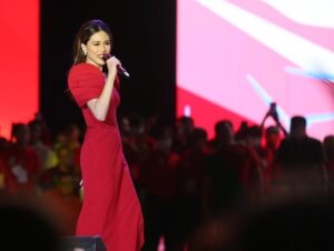 Toni Gonzaga Instagram - In the end…. Stand up for what you believe is right. Even if it means standing up…. Alone.🇵🇭 #ProudtobeFilipino