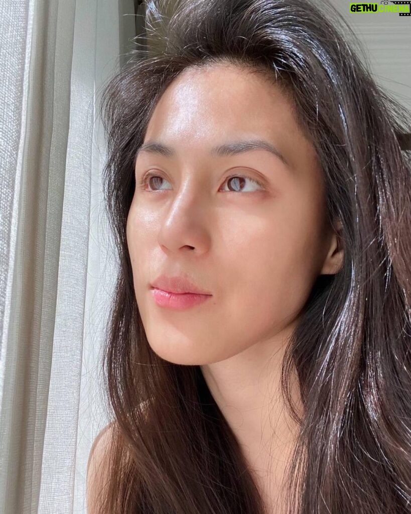Toni Gonzaga Instagram - Being a mom of 2 kids now won’t stop my skin from looking this fresh and glowy ✨ With SNAILWHITE’s Double Boosting Anti Aging Serum and Gold Anti-Aging Day Cream, I no longer have to worry about my skin looking dull and dehydrated! Radiate confidence no matter what era you are in this 9.9 during SNAILWHITE’s biggest anniversary sale yet where you can experience exciting deals and promos 😍 Grab these super glowing deals in their official stores in Lazada and Shopee this September 21 ONLY! 🌟 Buy 1 Get 1 Double Boosting Anti-Aging Serum 40ml + 40ml 🌟 SNAILWHITE Gold Advanced Cream with Retinol + Bakuchiol 50ml @ 1299 (save P451)