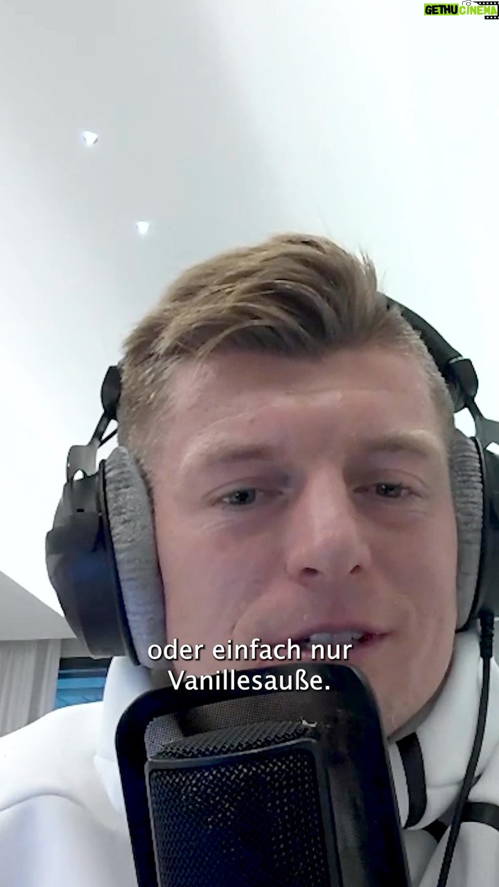Toni Kroos Instagram - Die Mutter war zu Gast bei uns.🎙️ Es wurden die ganz wichtigen Fragen gestellt und beantwortet! Und bald wird gekocht!😋 Die neue Folge ''Einfach mal Luppen'' ist wie immer verfügbar, ,,überall wo es Podcasts gibt‘‘!