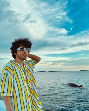 Tony Kakkar Instagram - Sunday 🐬 
.

 @sunsiyamresorts 
@holidays2cherish 
 #sunsiyam #irufushi #maldives
#sunsiyamirufushi #sunsiyamresorts 
#holidays2cherish #h2c